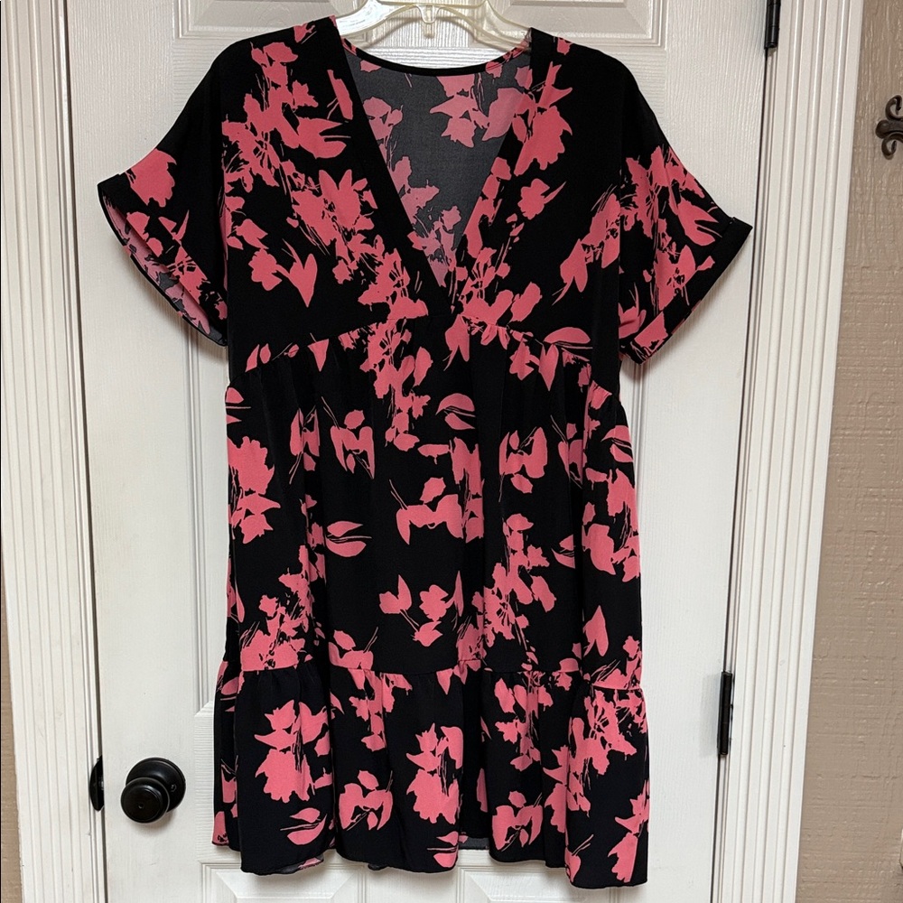 SHEIN Black and Pink Patterned Garment
